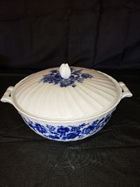 Bernardaud Limoges China Soup Tureen https://ctbids.com/#!/description/share/104048