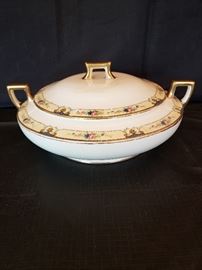 Homer Laughlin Covered Serving Dish https://ctbids.com/#!/description/share/104066