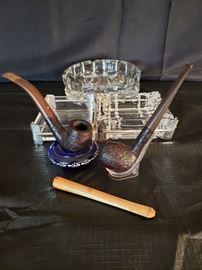 Vintage pipes and ashtrays https://ctbids.com/#!/description/share/104071