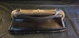 Vintage satchel purse https://ctbids.com/#!/description/share/104082