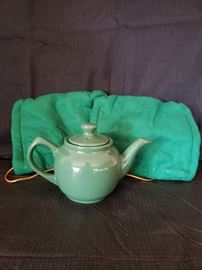 Green tea pot and tea cover https://ctbids.com/#!/description/share/104088