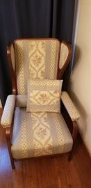 Vintage Accent Chair https://ctbids.com/#!/description/share/104145