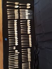 Oneida Flatware https://ctbids.com/#!/description/share/104162