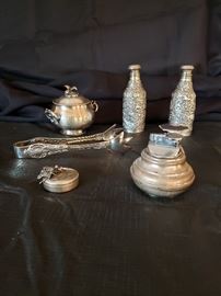 Vintage Accessory Pieces https://ctbids.com/#!/description/share/104214