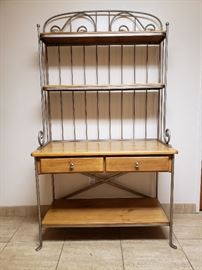 Bakers rack https://ctbids.com/#!/description/share/104233