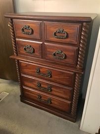 Several nice Chest of Drawers, 3 of these