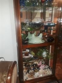 Nice China Cabinet, Collectables, Fenton, Pigs