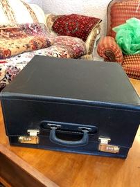 Portable jewelry case with trays