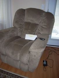 La-Z-Boy Lift chair - almost new!
