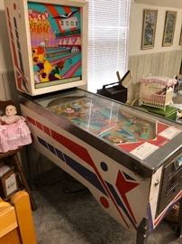 Vintage 1960's Lucky Strike Pinball machine