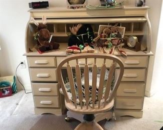 Nice cream rolltop desk with matching chair