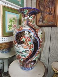 IMPRESSIVE Imari Japanese Vase - LARGE EXAMPLE