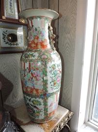 VERY LARGE Rose Medallion Chinese Export Vase