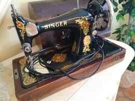 Vintage Singer sewing machine with wood case