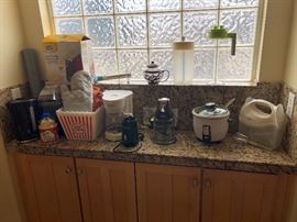 Rice Cooker, Ninja Chopper, Hamilton Beach Hand Mixer, Popcorn Popper