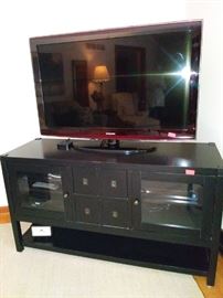 *LIVING ROOM*