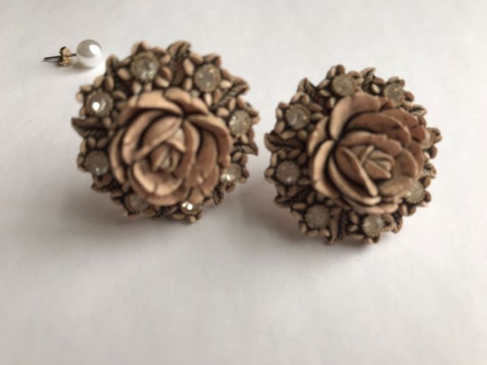 Vintage Tan Floral Earrings w/Tiny Rhinestones 