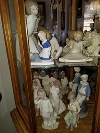 Lladro and other figurines. Curio cabinet,