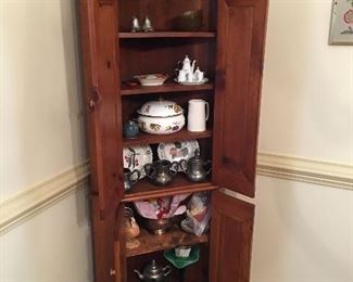 CORNER CUPBOARD INTERIOR VIEW