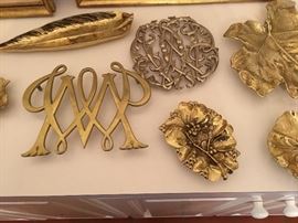 VIRGINIA METALCRAFTERS BRASS LEAF ACCESSORIES