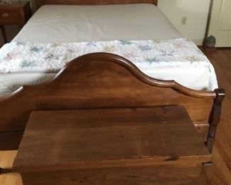 Q-SIZE BED AND BLANKET CHEST
