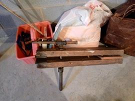 VINTAGE LARGE WOOD CLAMP