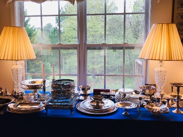 And...the other sparkly stuff....make that Hamburger Helper look extra fancy in one of these footed casserole dishes....