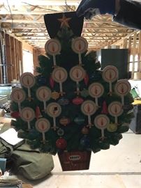A Kraft Christmas tree..... you'll never see another one.