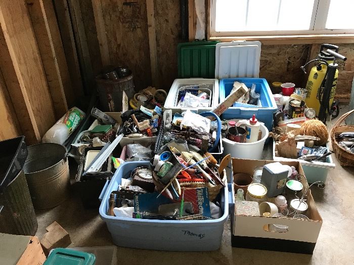 Nails, nails, fasteners, nails, clamps, sprayers, nails..... and metal trashcans....