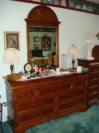 Lexington Furniture cherry dresser w/ mirror