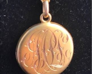 050p 14K Gold Locket  525 Italy Chain