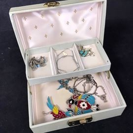 046pVintage Jewelry Box and Jewelry