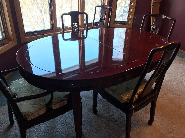 Gorgeous Rosewood dining room table and five chairs 