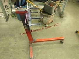 63 - Adj Engine Stand on 3 wheels (Red)