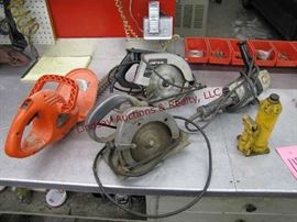 117 - Group power tools: Craftsman Circular Saw (works),B&D Polisher (works), B&D Hedge Trimmer (not tested), 4 ton bottle jack (missing handle) & Speed Saw (not working)