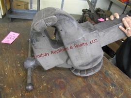 22 - Rock Island Mfg. No 144 (VERY LARGE) 6" Bench Vise