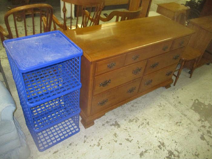 Buffet and storage cubes
