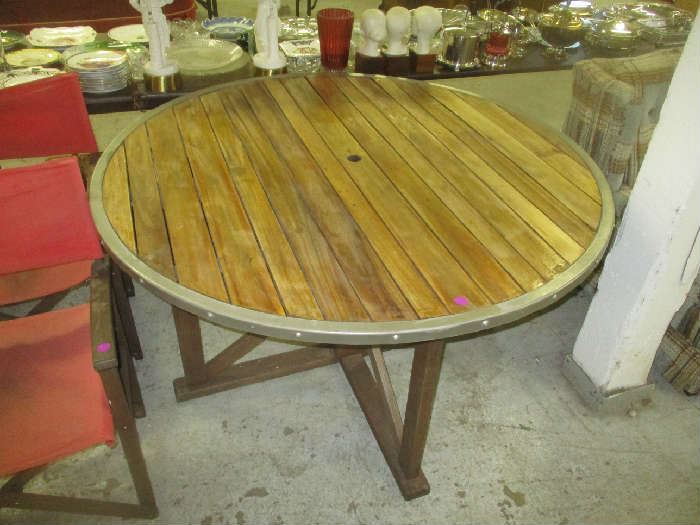 Round teak patio table