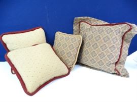 Regal Decorated Throw Pillows Set (4)
