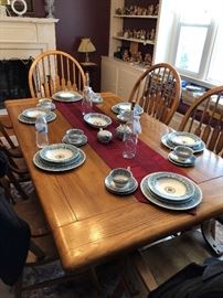 Solid oak table with 2 leaves and 6 captains chairs