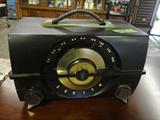 Vintage Zenith radio, works