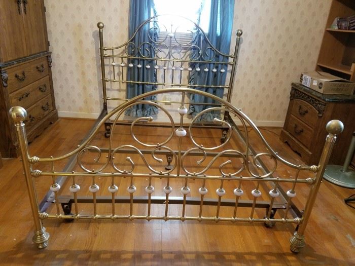 Victorian Queen Brass Bed https://ctbids.com/#!/description/share/103727