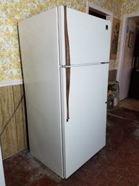 Refrigerator Freezer 18 CF    https://ctbids.com/#!/description/share/103738