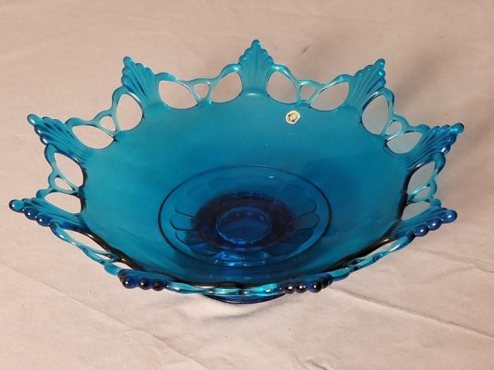 Westmoreland "Ring & Petal" Bowl https://ctbids.com/#!/description/share/103960