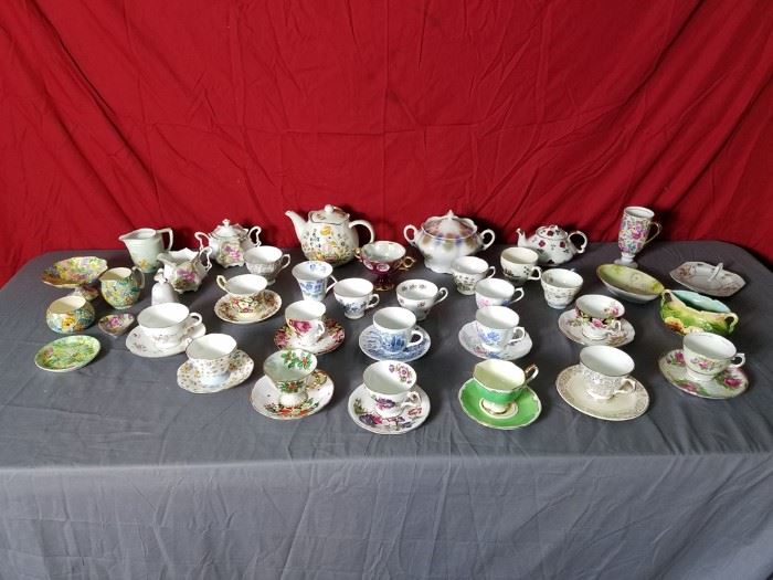 English Teacups, Saucers & More https://ctbids.com/#!/description/share/104846