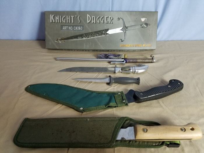 Daggers & Knives https://ctbids.com/#!/description/share/105008