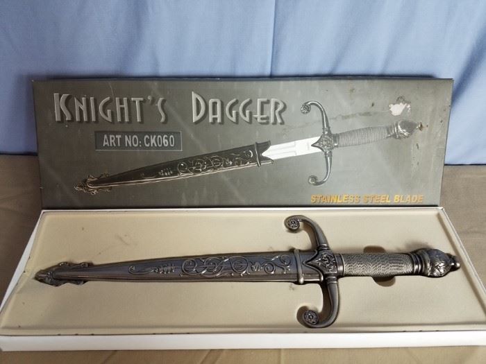 Daggers & Knives https://ctbids.com/#!/description/share/105008