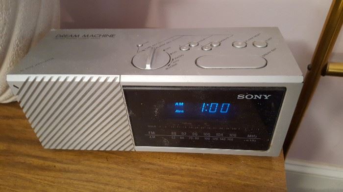 Vintage 1986 Sony ICF-C16W Dream Machine Alarm Clock AM/FM Radio Snooze Bar 