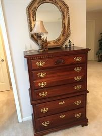 PAIR OF STORAGE CHEST OF DRAWERS AND WALL MIRROR
