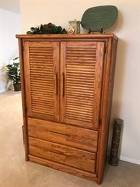 OAK STORAGE ARMOIRE / CHEST OF DRAWERS